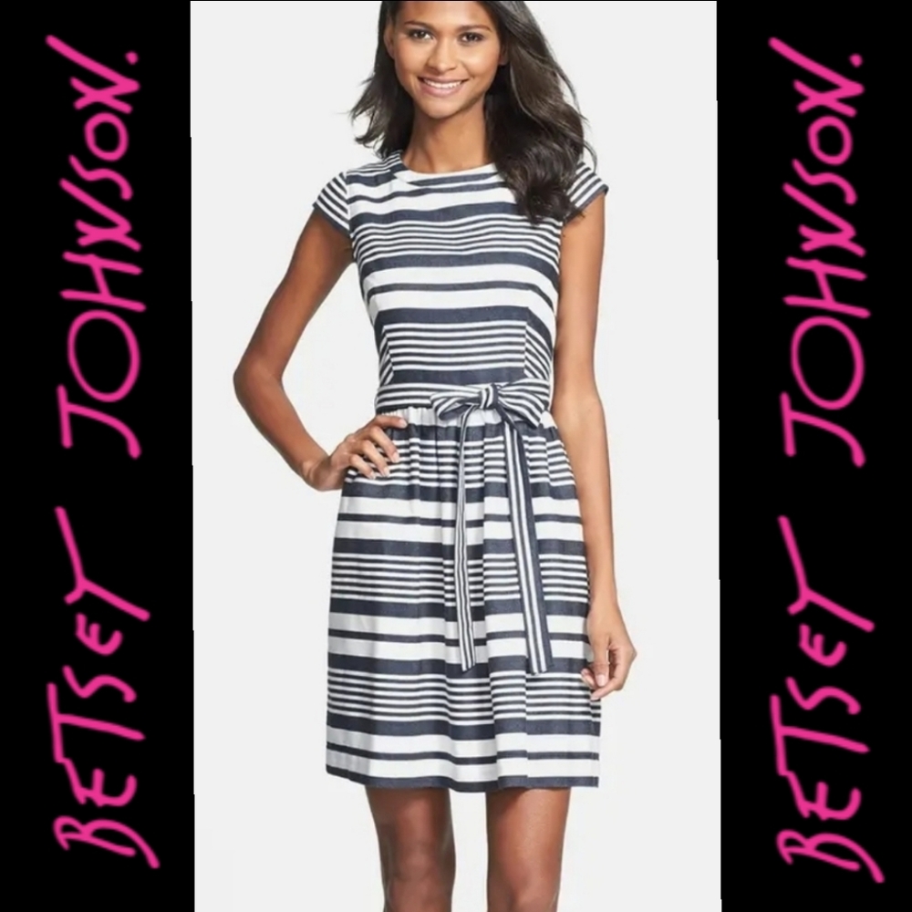 NWOT Betsey Johnson Cap Sleeve Belted A-line Dr…